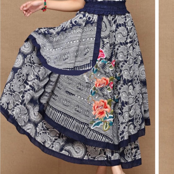 Fun bohemian style skirt - Picture 2 of 2